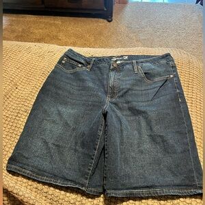 Seven7 women’s Bermuda shorts size 16